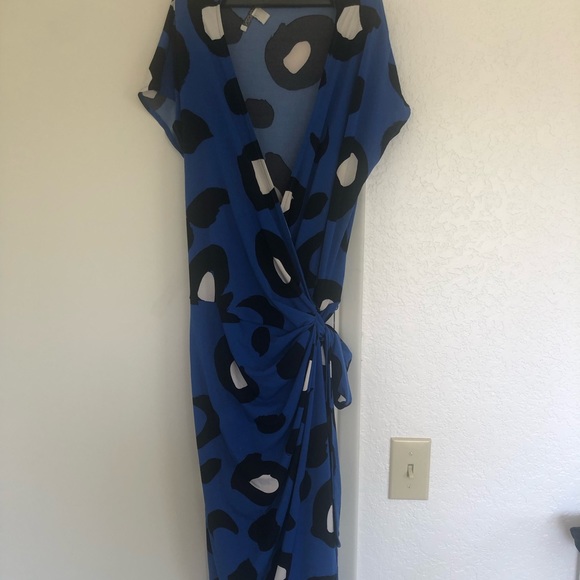 Maggy London Dresses & Skirts - Maggie London Wrap Dress